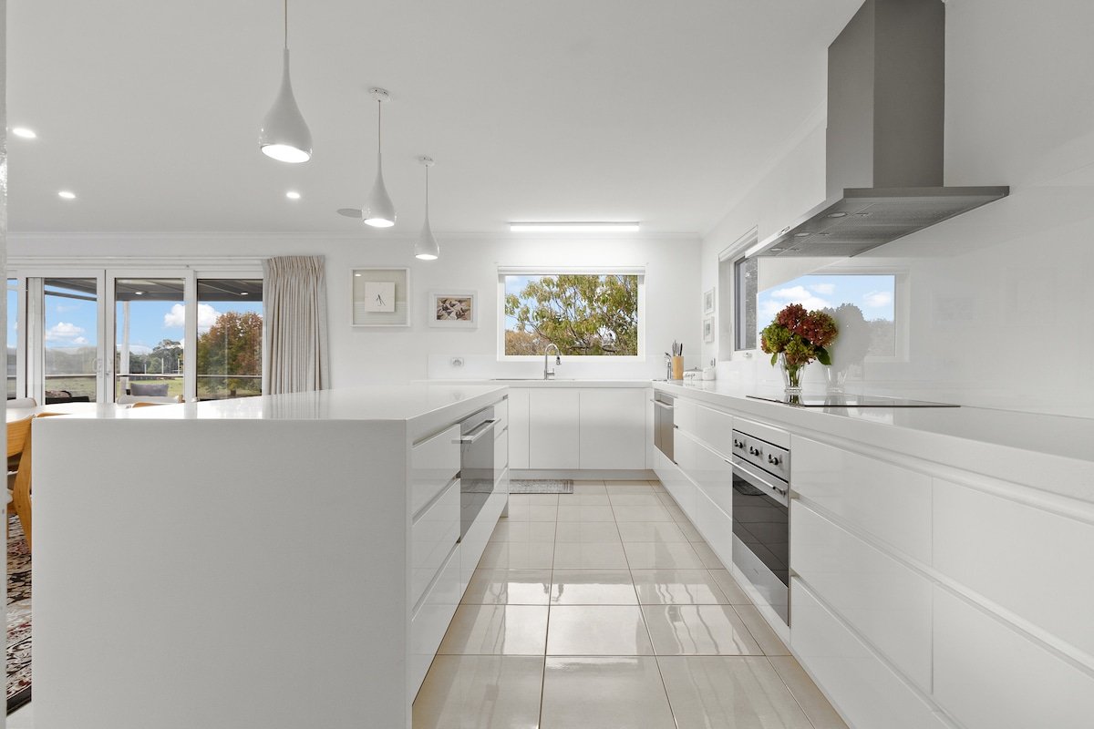 Riverside Lake House, Launceston gallery image 3