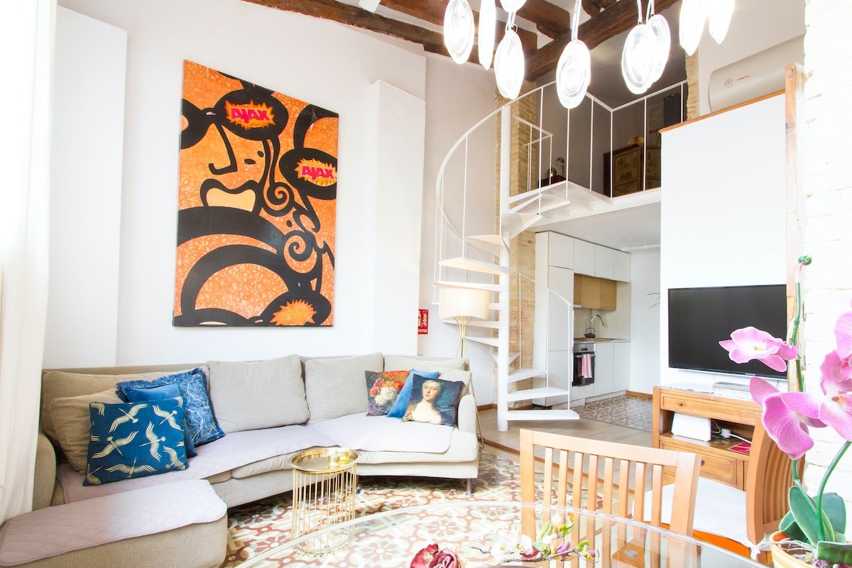 Penthouse Cathedral Quarter Apartm gallery image 4