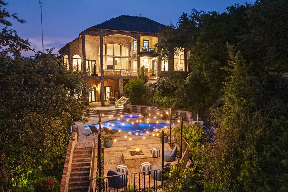 10min ATX & Lake | Theater | Sauna | Cold Plunge