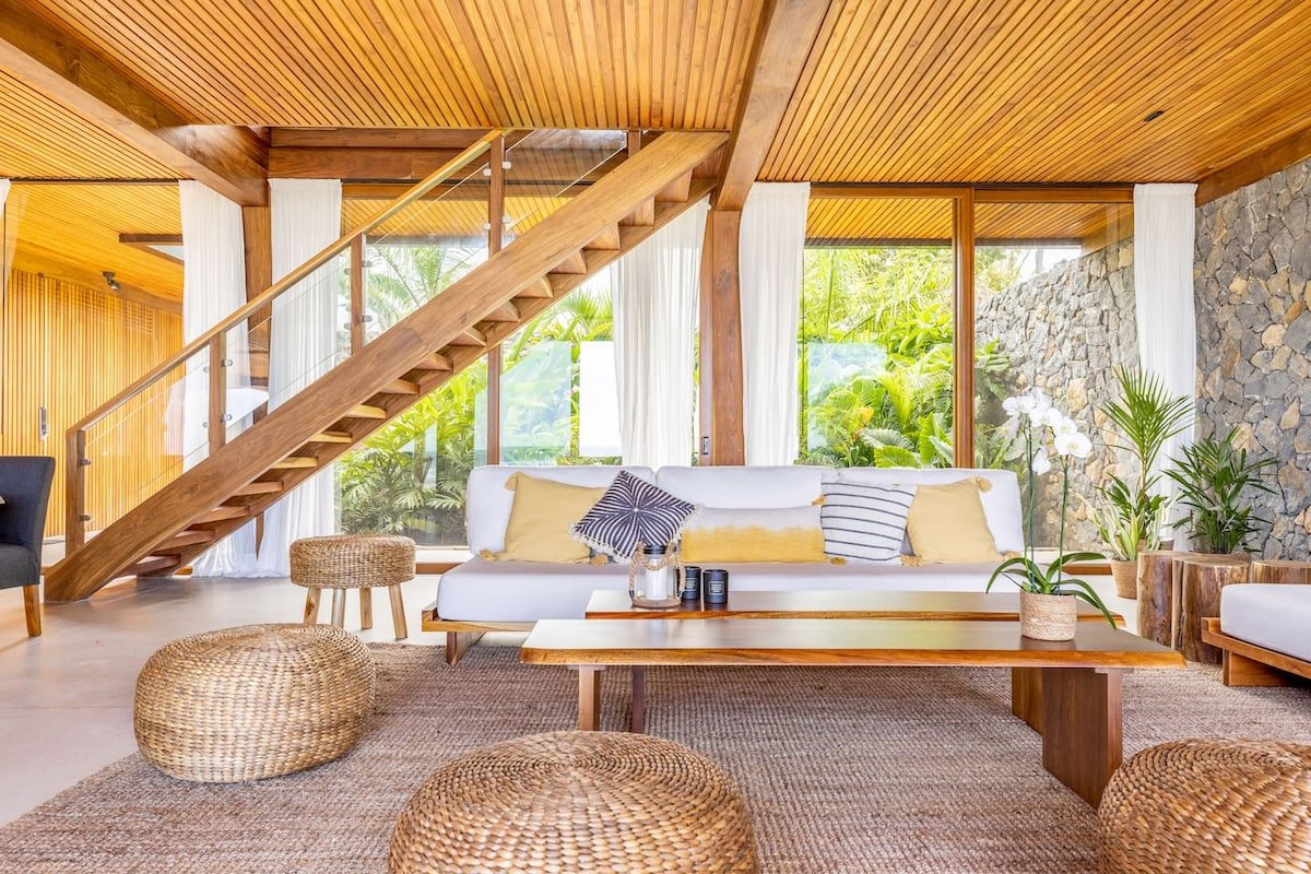 Luxury oceanfront villa · housekeeping & concierge gallery image 4