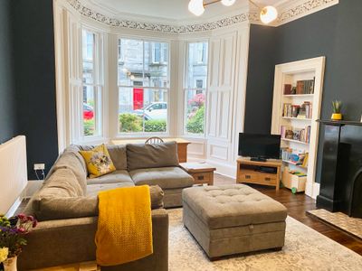 Stylish 3 bed 2 bath Meadows main door garden apt