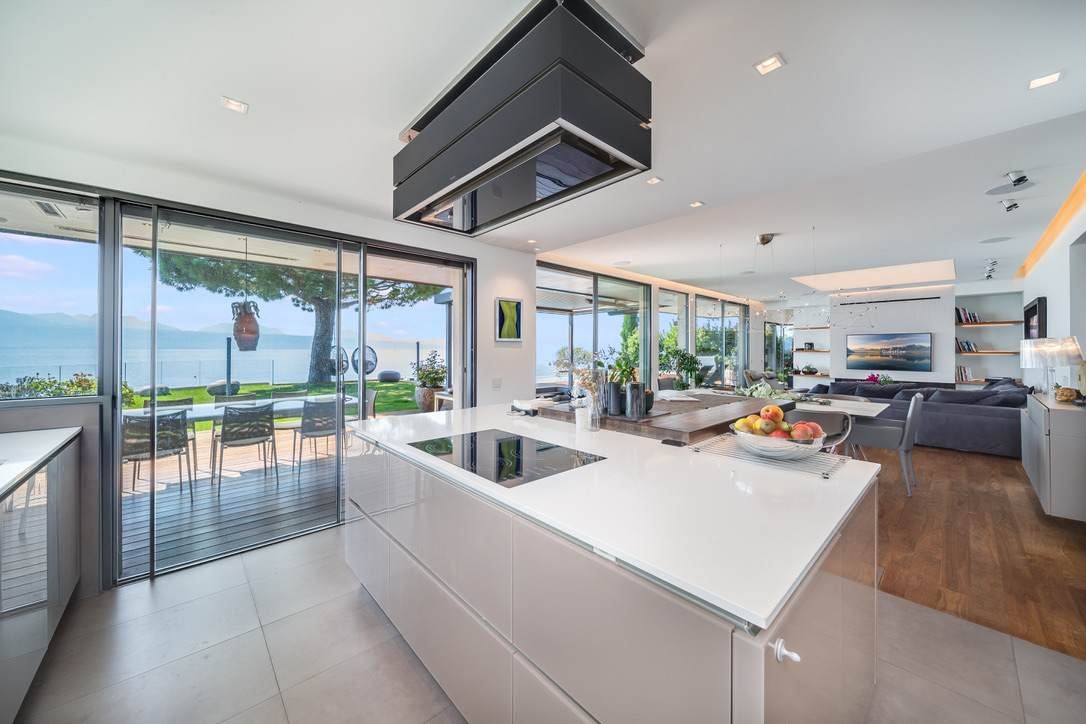 Lausanne area Luxurious 4-Bedroom Lakefront Villa gallery image 5