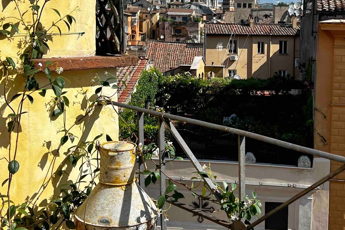 The Domes of Borromini – Charming Apartment. gallery image 5