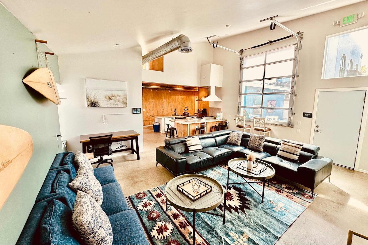 Resort Perks: 17-bed Surf lof.t private deck gallery image 2