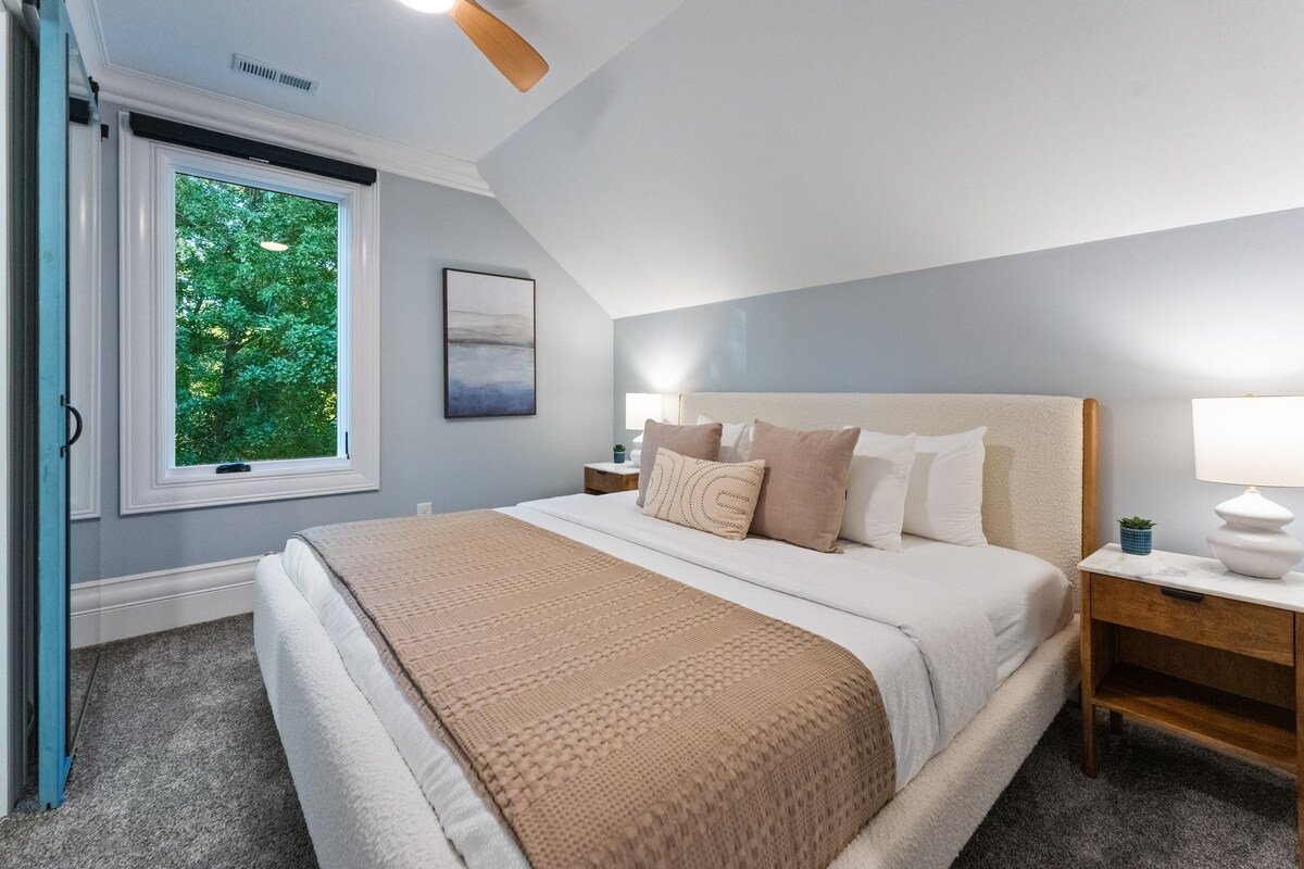 Lucent Sunset Retreat w/Heated Pool & Game Room gallery image 4