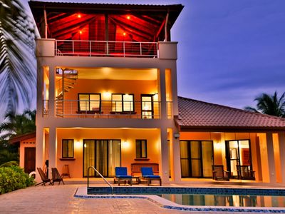 Beachfront Villa with a Pool and 360° Views