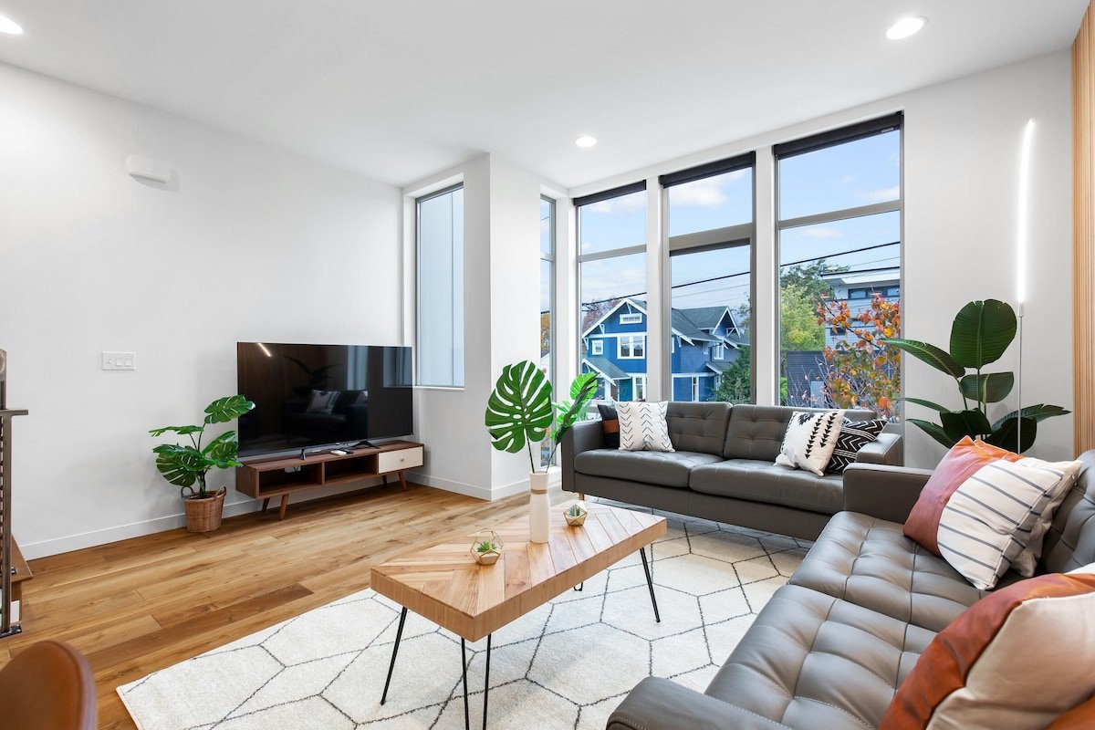 6B4BA – 2 Modern Ballard Homes gallery image 4