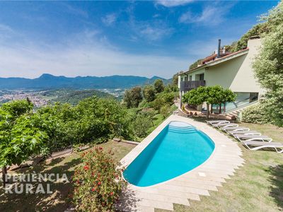 Impresionante villa con piscina panorámica