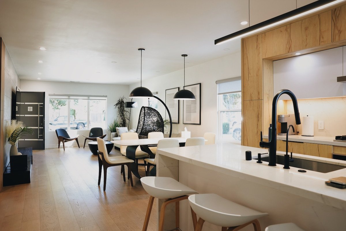 Upscale Modern House Near Mountain View Downtown gallery image 3