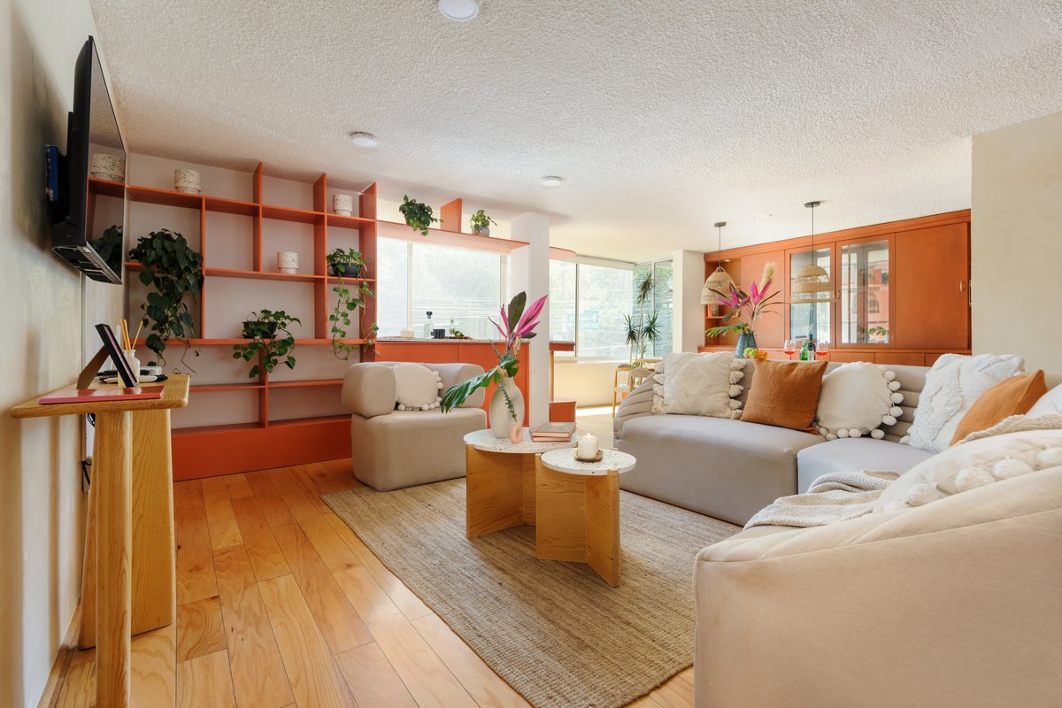 Classy Stay with Private Patio, Near the Parks