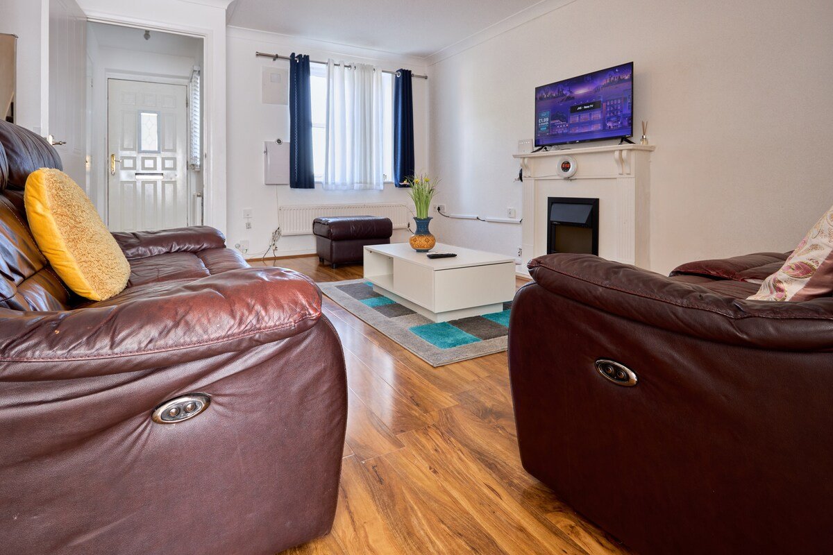 Exquisite Royal Pearl Garden, Thamesmead, London. gallery image 3