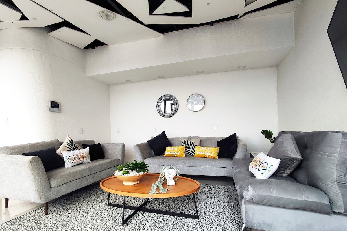 Penthouse hermoso a solo 5 min del aeropuerto. gallery image 3