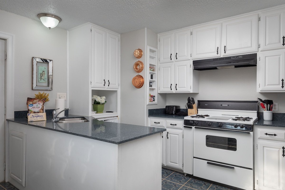 Grand Performance Home 3 min to Downtown Stockyard gallery image 5