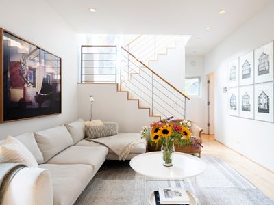 Ideal Modern Beach Home Away from Home