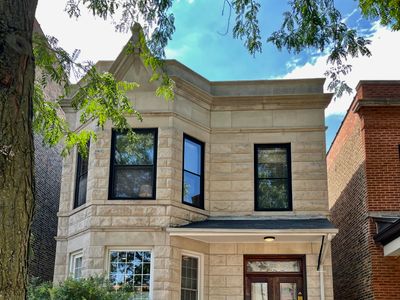 The Wrigleyville Deluxe -Steps from Wrigley Sleeps 10