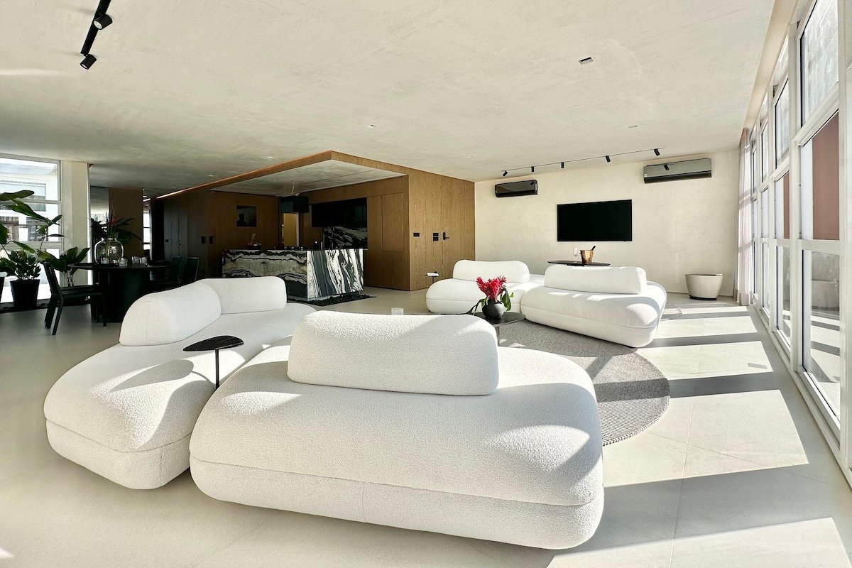 Luxury apartment with ocean view in Ipanema gallery image 5