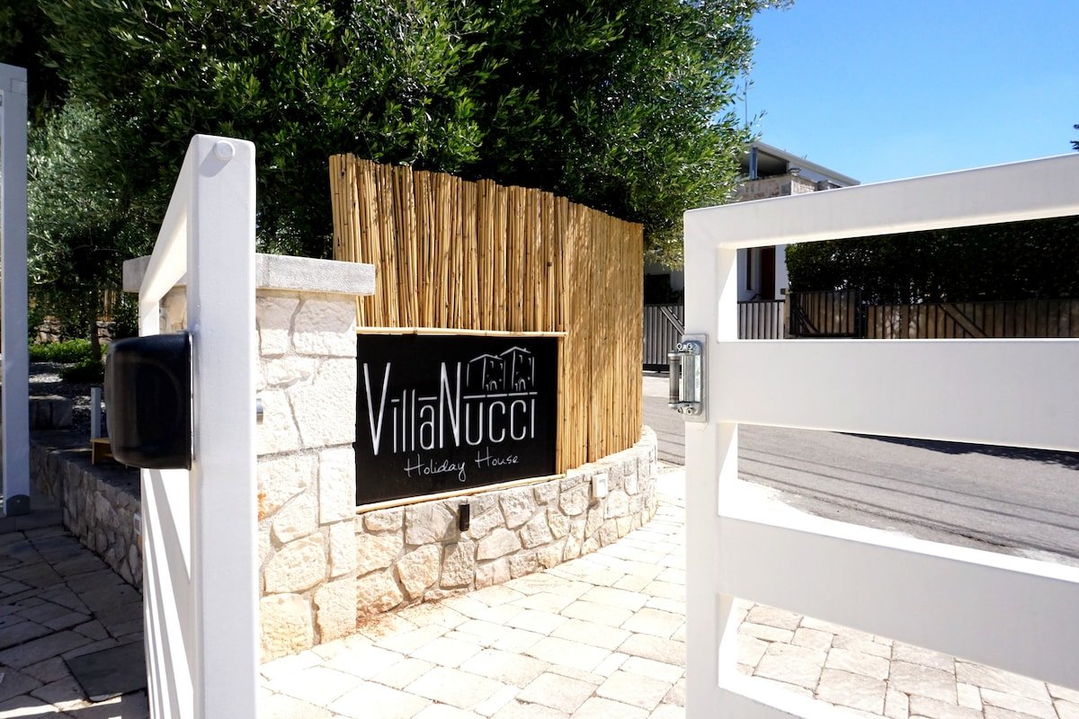 VILLA NUCCI – Holiday Hause – con jacuzzi esterne gallery image 5