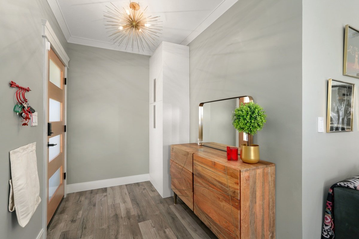 Casa Ballard-Mid-Century Modern Entire House gallery image 3