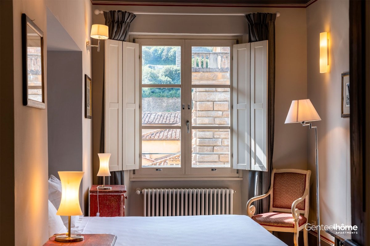 Florence Center 4BR Apt with Piazza Views. Pitti I gallery image 3