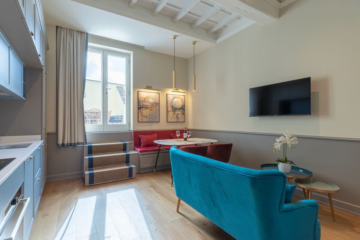 Design Florence Suite with large Terrace gallery image 3