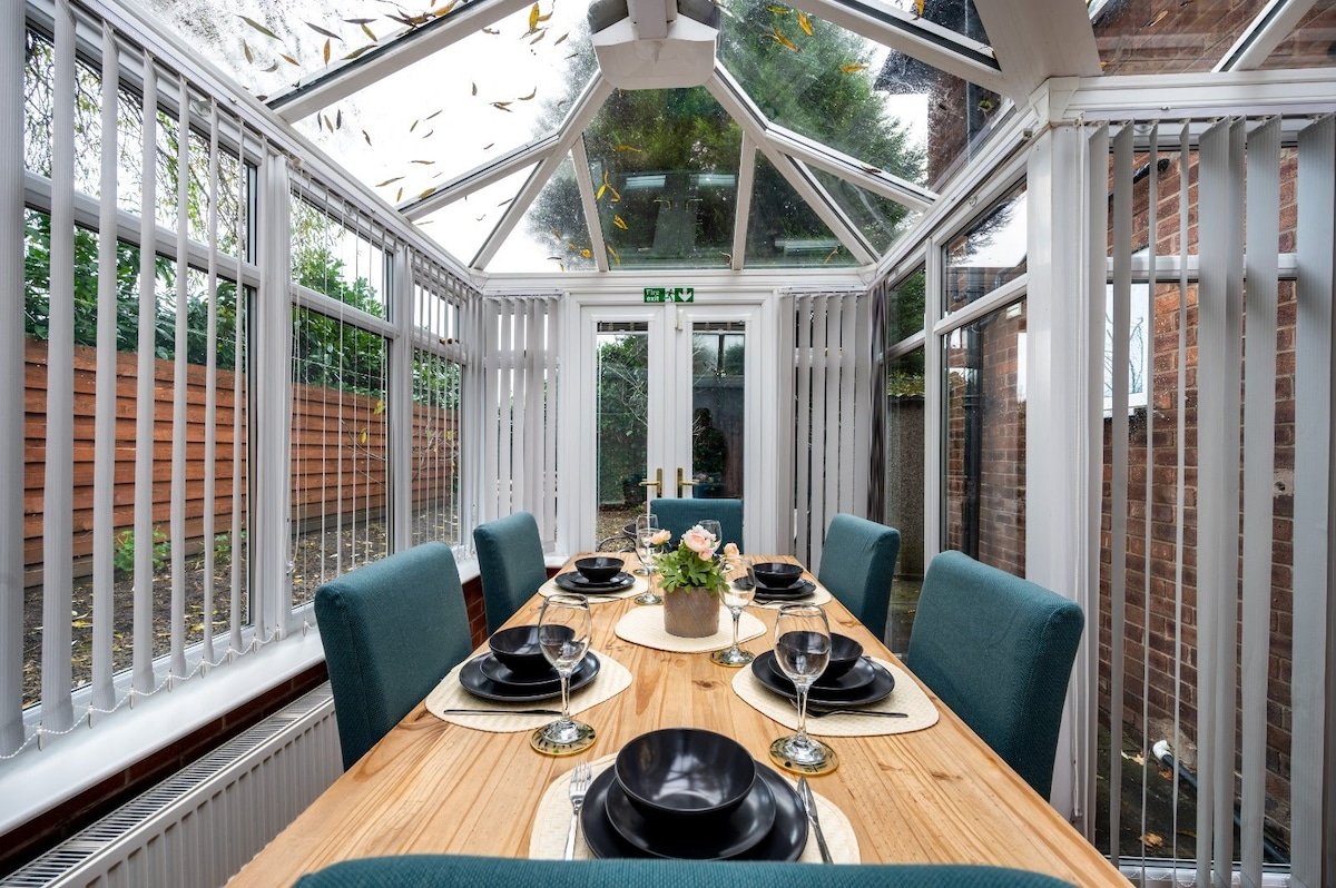 3BR House Old Trafford with Parking gallery image 5