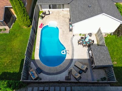 Luxury Home. Heated Salt Pool, Parking, Office