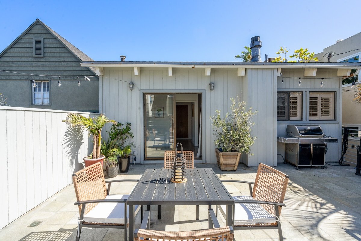 Luxe Retreat Steps to Beach & Shops | Free Parking gallery image 4