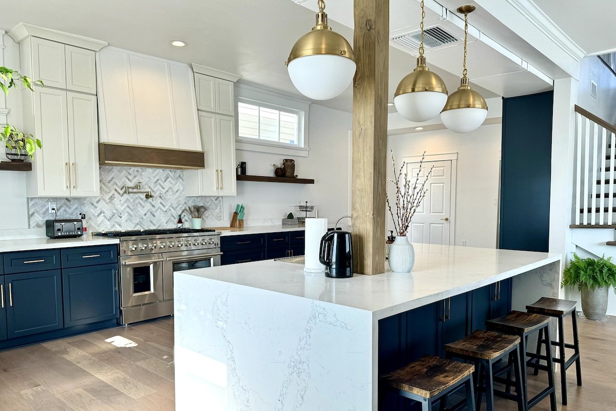 Elegant Garden District 4BR Home gallery image 3