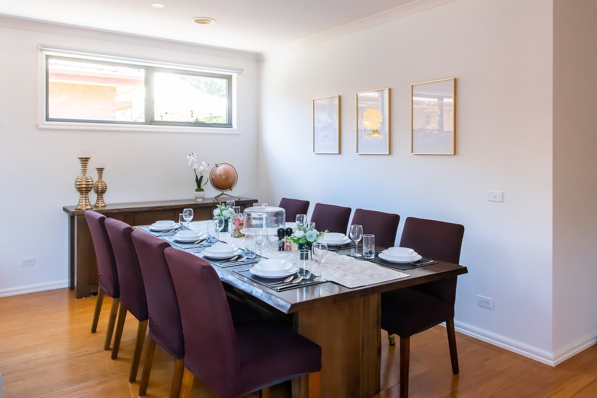 family home w/ NBN+Netflix+workspace+free parking gallery image 3