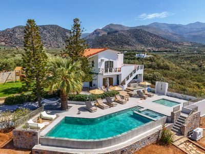 Dievandi Seaview Villa with heated pool