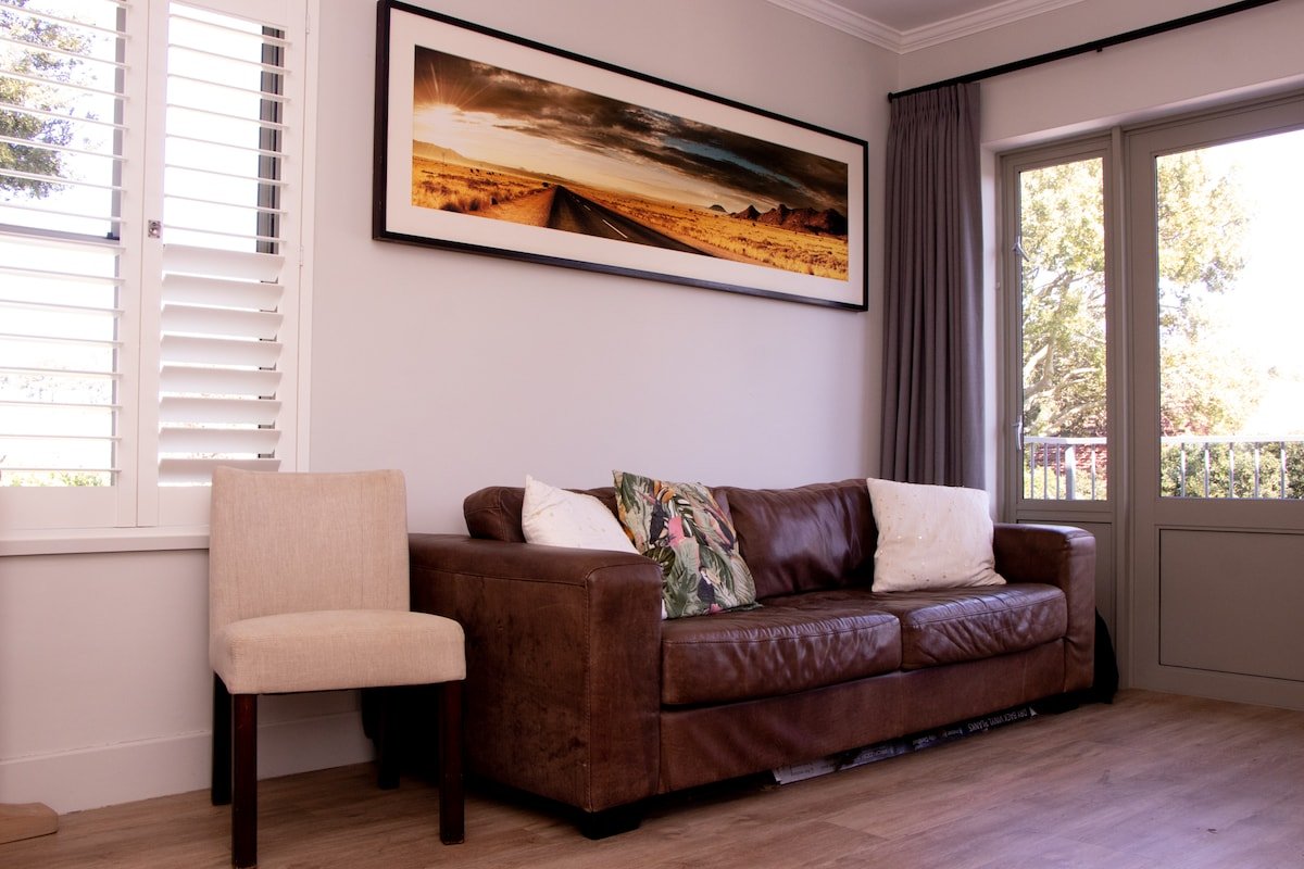 Family home in the suburbs gallery image 4