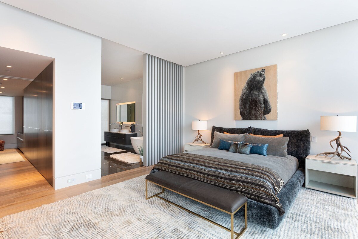 Kadenwood 2980 – Ski in Ski out, Private Pool gallery image 3