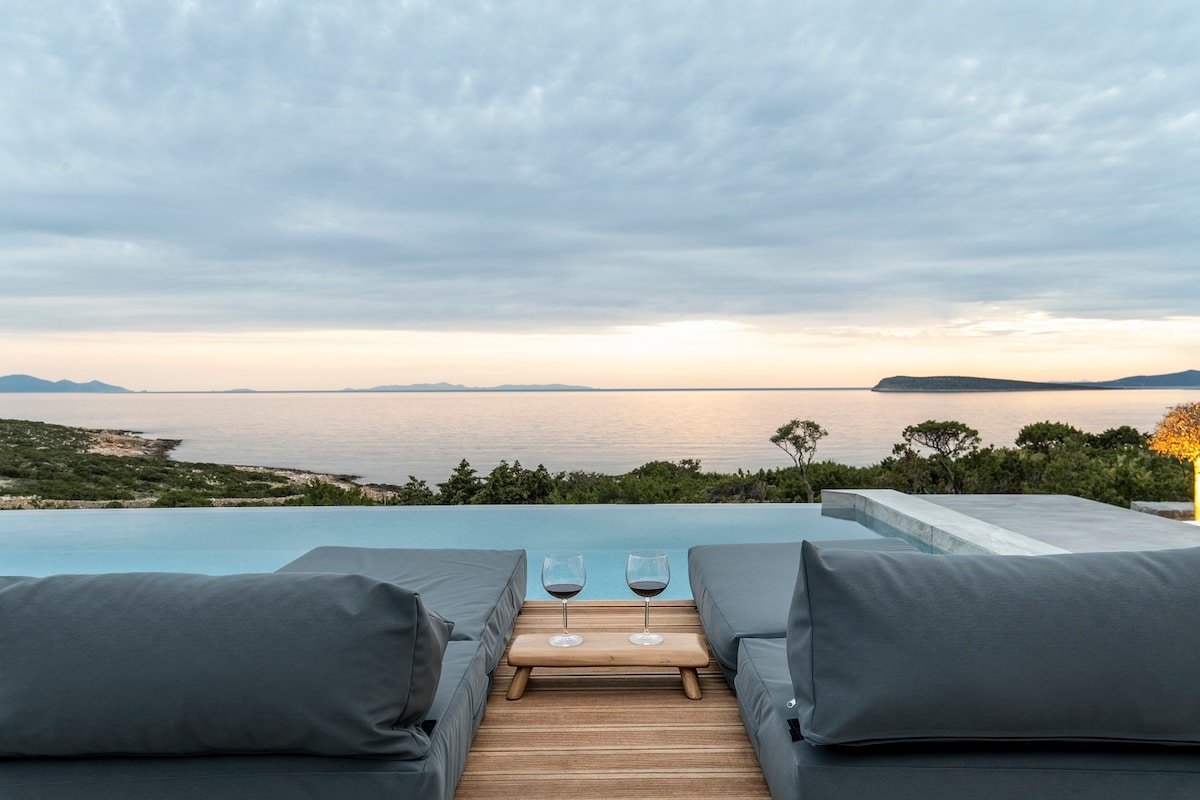 Villa Gustosa Luxury Villa on Faragas Beach gallery image 3