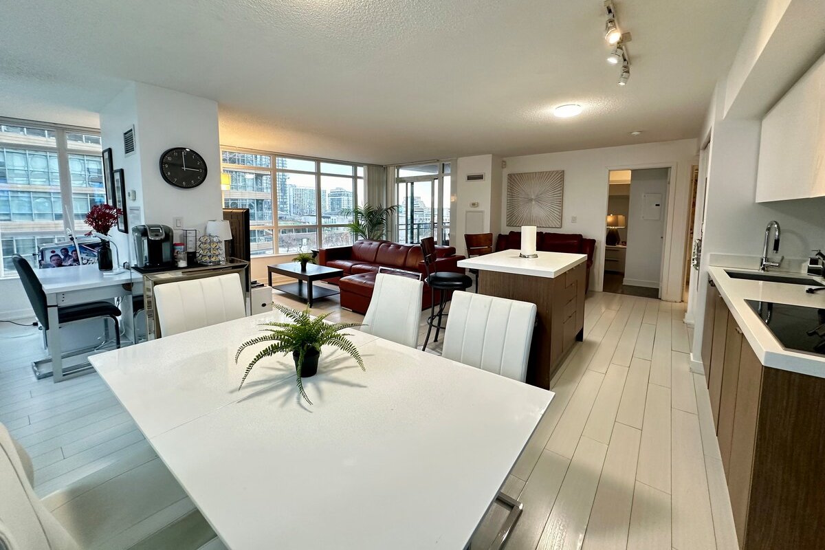 Spaciuos Suite w/parking gallery image 3