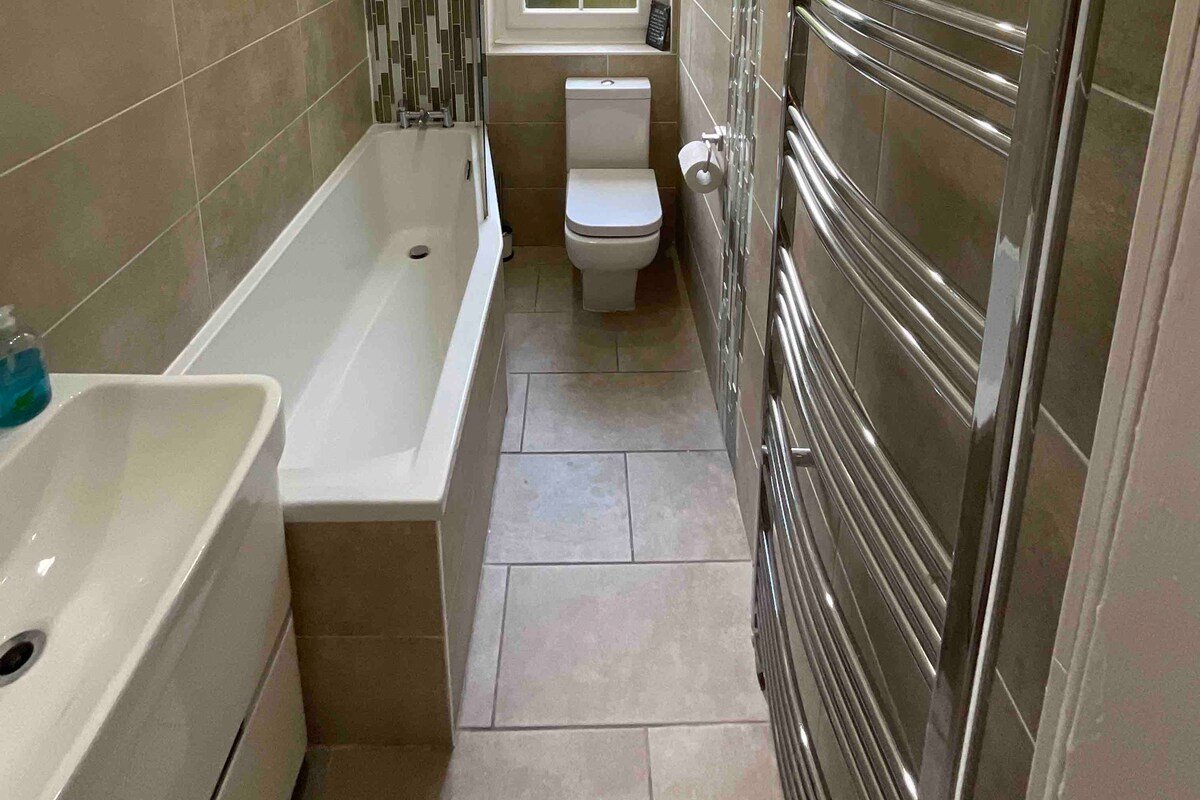 Central Edinburgh 3 double bedrooms 2 shower rooms gallery image 5