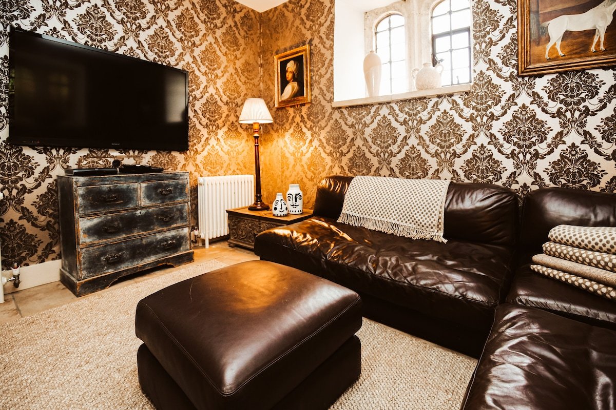 The Manor gallery image 5