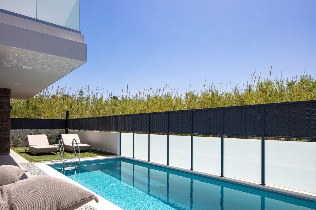 Modern Coastal Villa w/ Daily Housekeeping gallery image 2