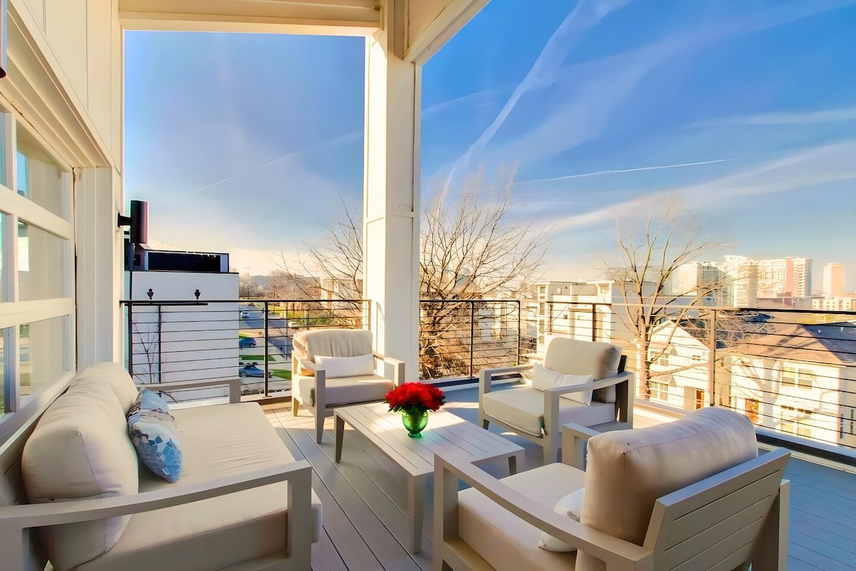 Modern Mega Home | Panoramic Skyline Views gallery image 2