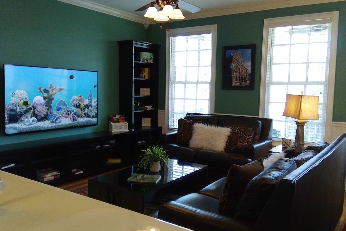 Sleeps 8, 4 King Suites/4.5 Baths, 5 min Downtown! gallery image 3