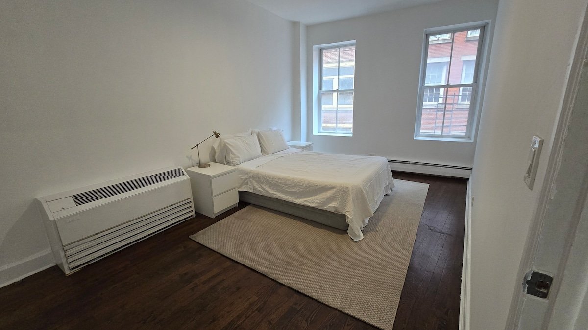 LUX Spacious Elevator Fullfloor apt gallery image 4