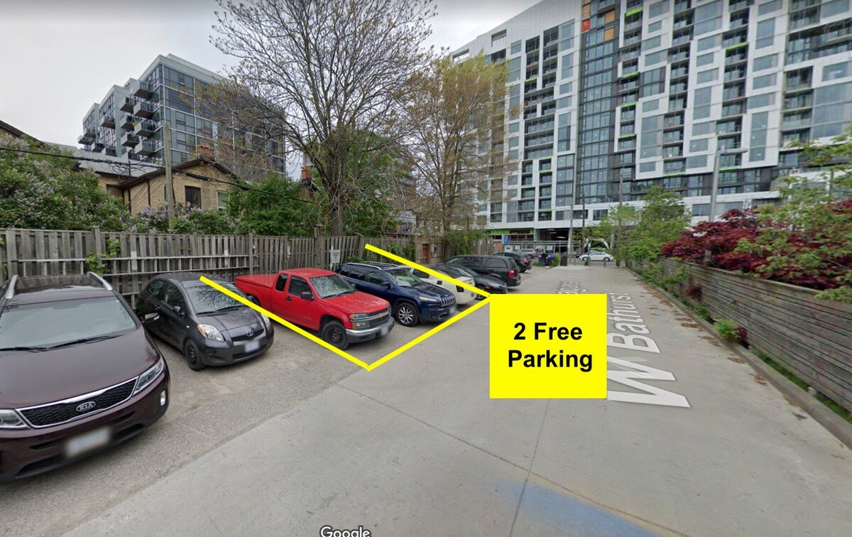 2 Parking Exhibition CN MTCC Rogers/YTZ airport gallery image 4