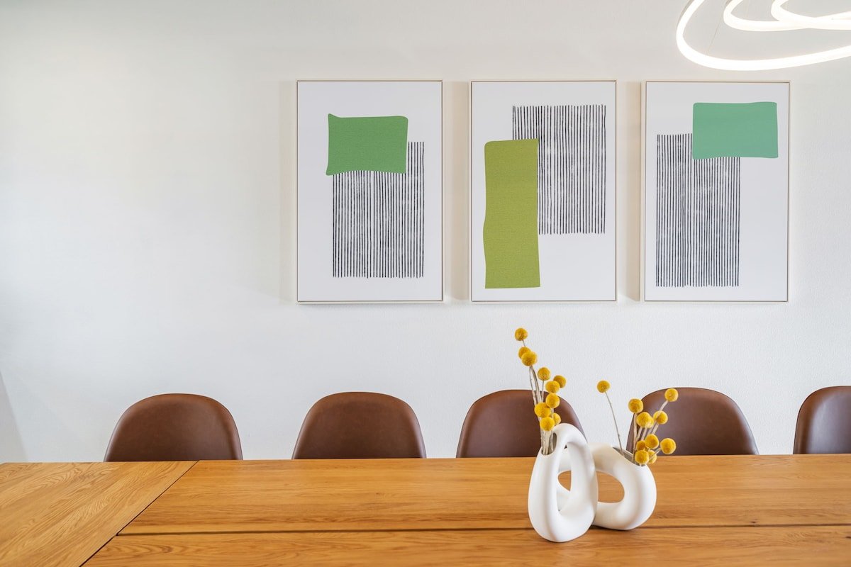 8B6BA 10 beds sleeps 20 Duplex w Theatre & Rooftop gallery image 4