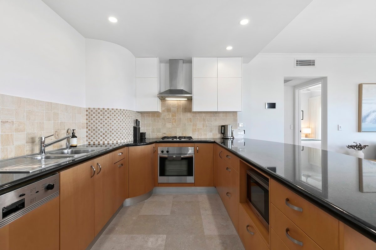 Ocean Viewpoint: Stunning Sunshine Beach Views gallery image 5