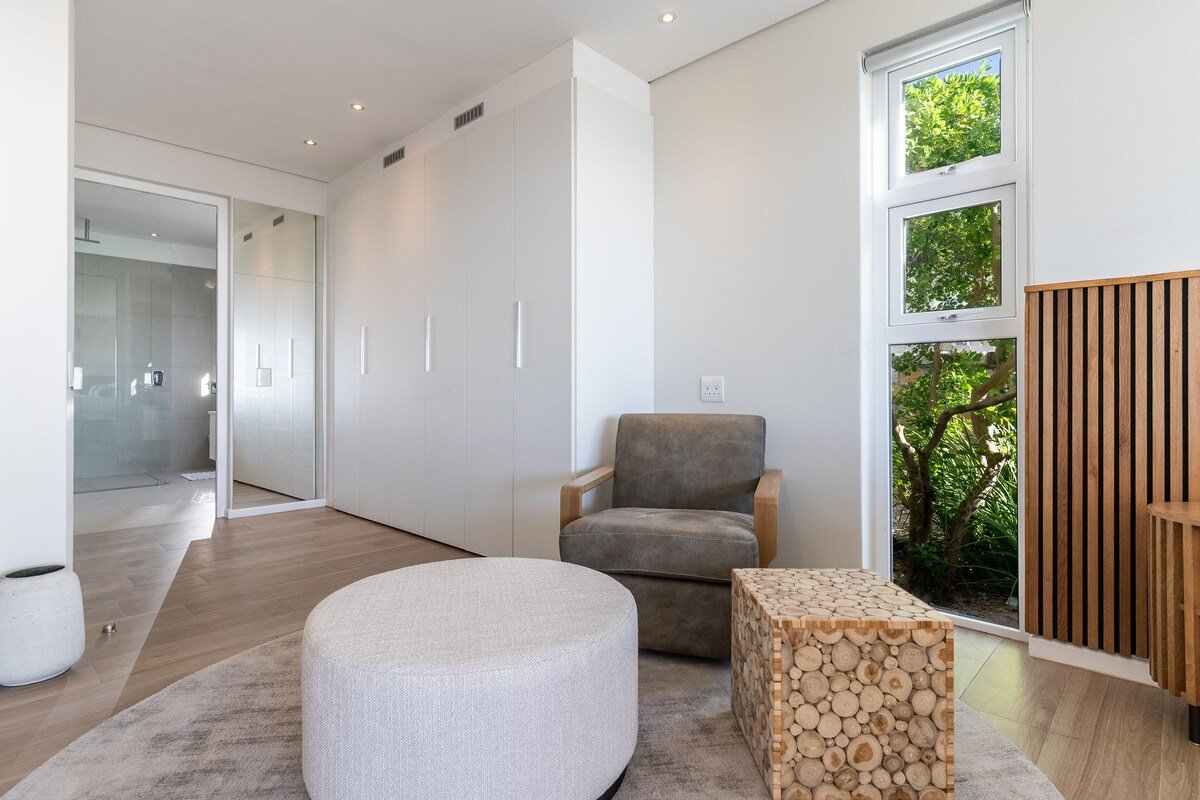 Supreme Views & Exquisite Design gallery image 4