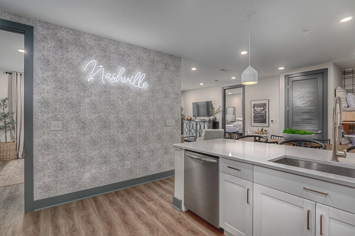 Luxury Downtown | Walk to Broadway | Comfort Beds