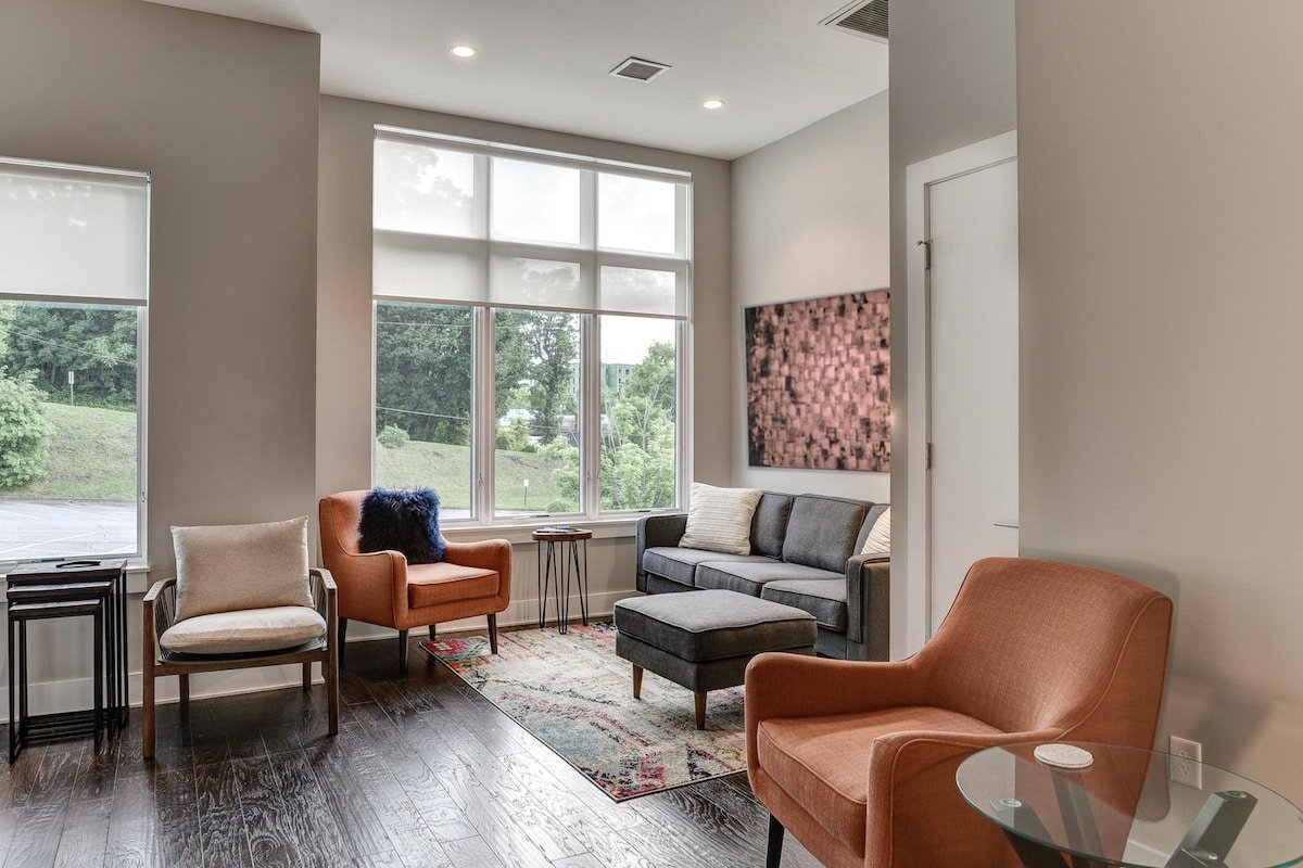 Townhome with Large Rooftop Terrace gallery image 2