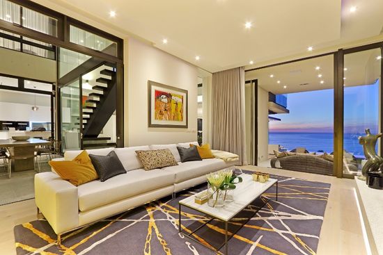 Photo 2 of Titan Villa accommodation in Bantry Bay, Cape Town with 5 bedrooms and 5 bathrooms