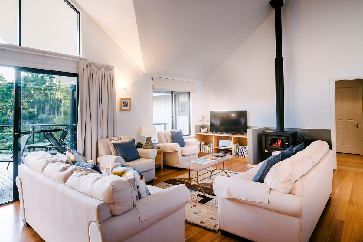 Idyll Estate—Bushland Gem with Spa & Tennis Court