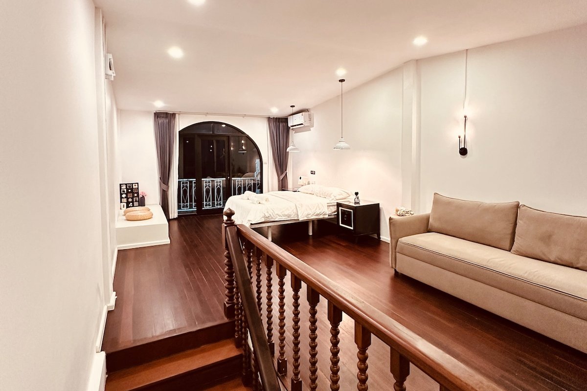 预定4晚免费接机/Silom/BTS步行7分钟/门口711便利店/卧室均带独立卫生间/最多可住13人 gallery image 3