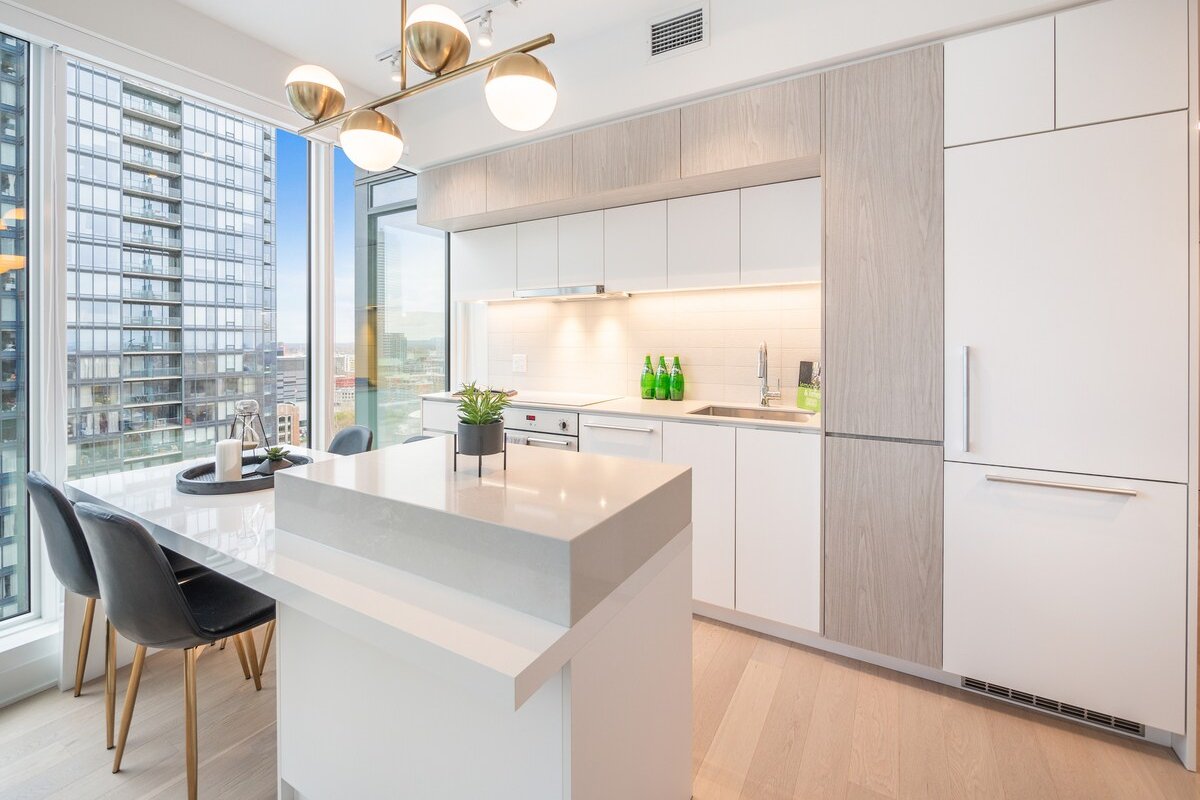 Sleek 2BR + Study in the Entertainment District gallery image 5